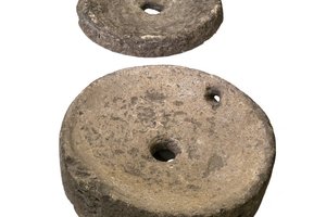 13. Mühlsteine aus Haaksbergen. ca. 100 n. Chr.